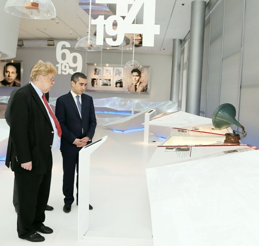 Avropa Parlamentinin komitə sədri Heydər Əliyev Mərkəzində olub - FOTO