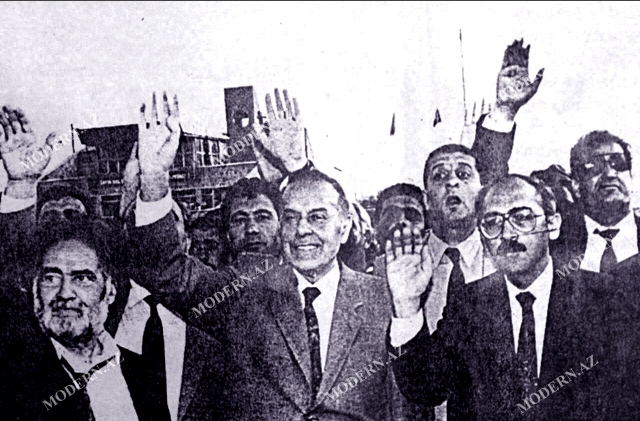 Bir şəklin tarixçəsi: Heydər Əliyev və İsa Qəmbər Naxçıvanda bir yerdə