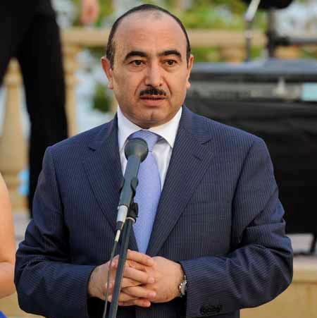 Əli Həsənov: "Müxalifət xalqın hissi ilə alış-veriş edir"