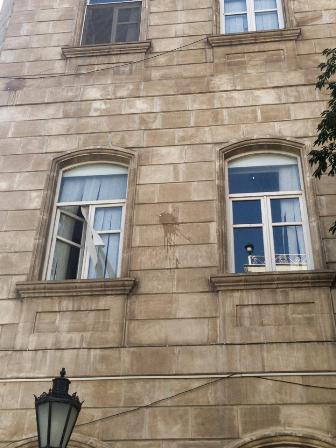  "İrəli"nin ofisinə yumurtalı hücum olub – FOTO