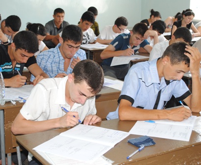 Universitetlərdə yay imtahanları başlayıb - kimdən şikayət var?