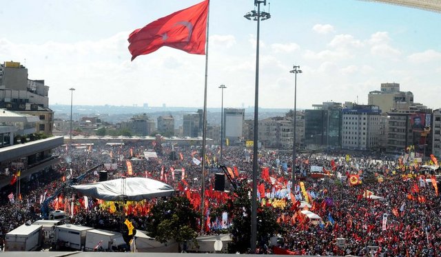 Türkiyə döyüş meydanına döndü - FOTOLAR
