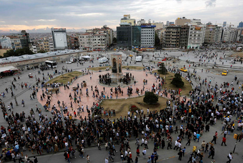 İstanbulda vəkillər üsyana qalxdı - FOTO