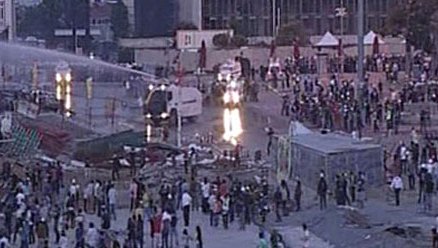 Taksimdə qarşıdurma – polis aksiyaçılara hücum etdi - FOTO
