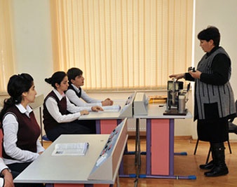 "Müəllim və həkimlərə dövlət qulluqçusu statusu verilməsi haqda layihə hazırlanır"