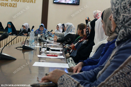 “Hicab məhbusları”nın ailə üzvləri mətbuat konfransı keçirdi 