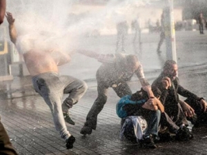 Türkiyədə etirazlar: su şırmağı, gözyaşardıcı qaz...