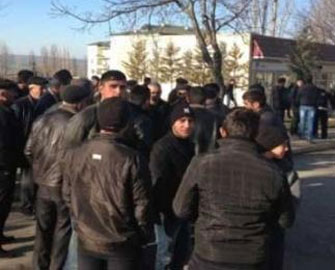 İsmayıllıda qarşıdurma yaranıb – polis xəstəxananı nəzarətə götürdü 