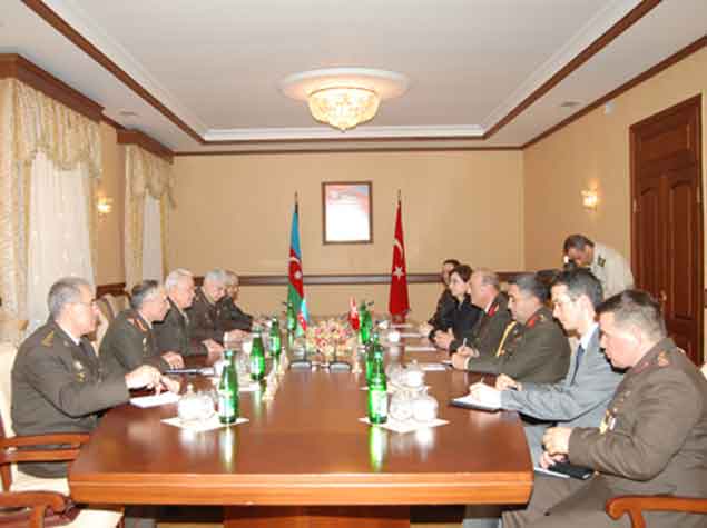 Səfər Əbiyev Türk komandanı medallarla təltif etdi