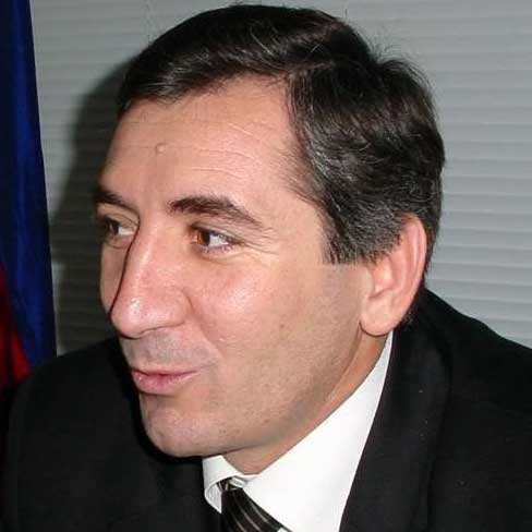 Nuşirəvan Məhərrəmli ANS-i “vurdu”: “Ədəbi dilin qaydaları ən çox bu telekanalda pozulur”