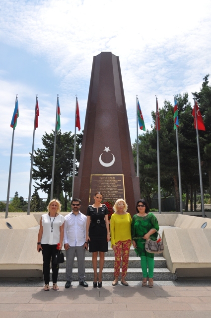 Ajda Pekkan Bakıda Şəhidlər Xiyabanına getdi - FOTOLAR