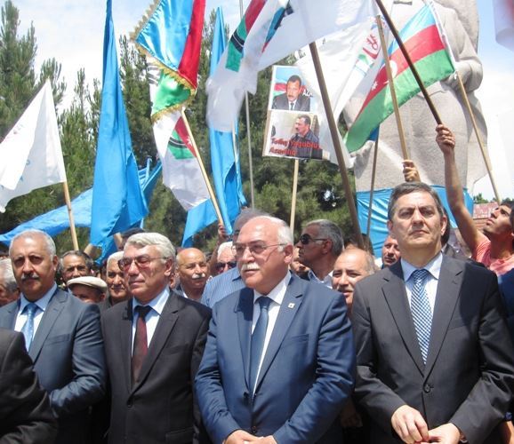 Milli Şura MİTİNQƏ hazırlaşır: İctimai Palata aksiya keçirmək qərarını dayandırdı  