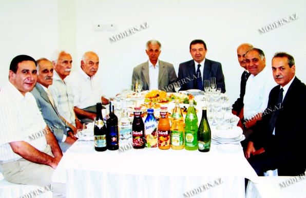 Bir şəklin tarixçəsi: Misir Mərdanovun jurnalistlərə sonuncu qonaqlığı...
