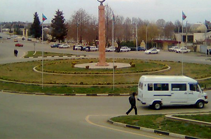 Deputat deyir Qazaxda problem qalmayıb - Jurnalist isə problemləri sadalayır  