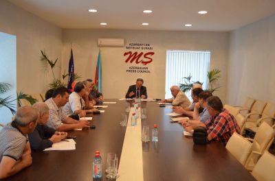 Mətbuat Şurası qurultay keçirir - Azərbaycan jurnalistlərinə əlavə hüquqlar verilir