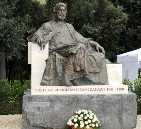 İranlılar Nizaminin Romadakı heykəlinə qarşı imza toplamağa başladılar