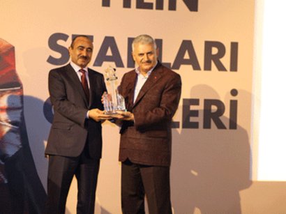 İlham Əliyevin mükafatı Əli Həsənova təqdim edildi