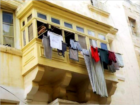 Sakinləri balkonlardan asılan paltarlara görə cərimələyirlər