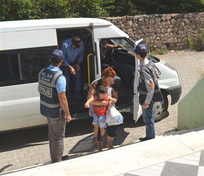 Türkiyədə ermənilərlə birgə fahişəlik edən azərbaycanlı qadınlar tutuldu - FOTO