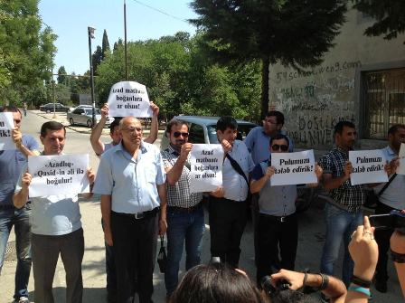 Jurnalistlər Bakıda aksiya keçirdi – FOTOLAR