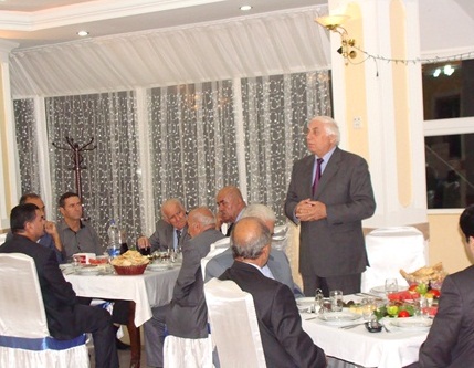 YAP-çı deputat Lənkəranda iftar süfrəsi açıb - FOTOLAR