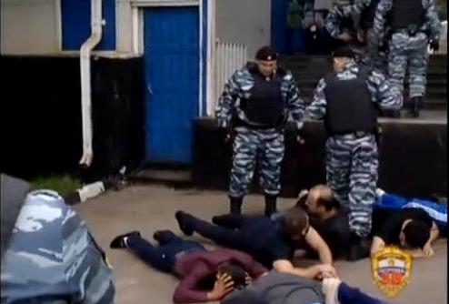 Rus “OMON”nu Moskva bazarlarında azərbaycanlıların həbsinə davam edir - VİDEO
