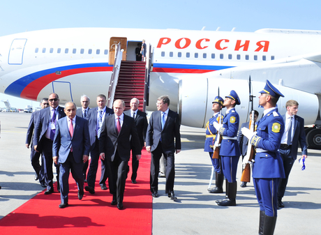 Putin Bakıya təyyarə ilə gəldi - YENİLƏNİB 
