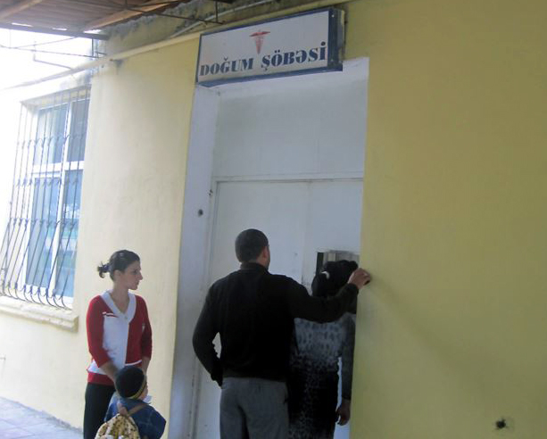 Sabunçu xəstəxanasında özbaşınalıq: hamilə qadın Modern.az-dan kömək istədi