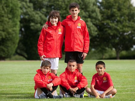 "Mançester Yunayted" Yay Futbol Məktəbinin 5 iştirakçısı Böyük Britaniyaya yola düşüb - FOTOLAR