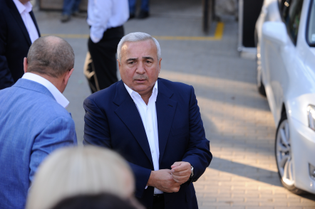 Gizli milyonçunun oğlu, bir ayağı daim Bakıda, o biri Moskvada olan azərbaycanlı milyarder – Portret