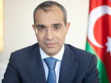 Nazir 700 bal toplayan tələbələrlə görüşdü