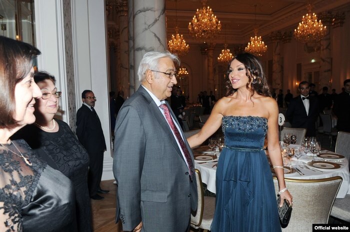 Mehriban Əliyeva – birinci xanımın PORTRET cizgiləri