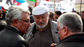 Milli Şura seçki təşviqatı üçün pul axtarır