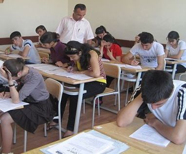 Buraxılış imtahanlarında “2” almış 128 məzun ali məktəblərə daxil olub 