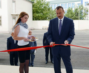İlham Əliyev yeni tədris korpusunun açılışında iştirak edib