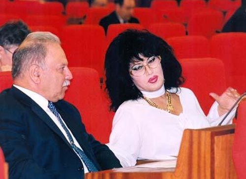 “Üstümüzə hücum çəkdi, “Niyə bunları yazmırsınız” dedi – Parlament jurnalistləri Sirus Təbrizlini xatırlayır