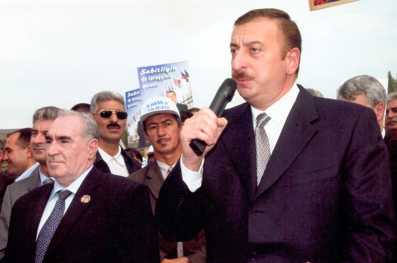 Prezidentliyə namizədlərin görüş yerlərinin SİYAHISI açıqlandı