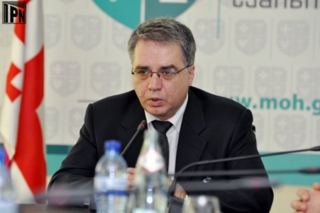 Gürcü nazir bahalı qalstuku ilə  “bomj”u xilas etdi