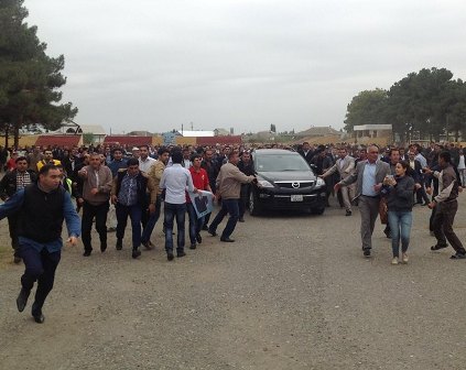 Cəmil Həsənlinin mitinqində qarşıdurma - FOTO