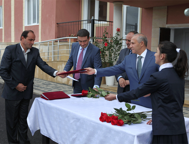 Nazir əlil və şəhid ailələrinə mənzil və avtomobillər verdi - FOTOLAR