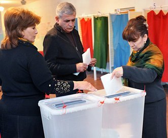 Jurnalistlər seçkidə harda səs verəcəklər? - Seçkiyə gedən və getməyənlərlə SORĞU