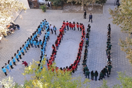 Dillər Universitetinin tələbələri Bakıda aksiya keçirdilər - FOTO