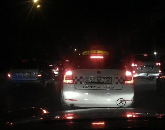 Bakıda “AA” seriyalı nömrəsi olan taksilər - Onlar hansı məmurundu? - FOTO