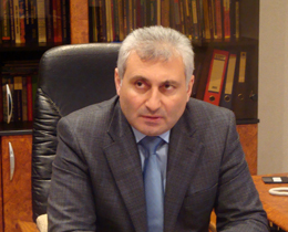 “Yeni Azərbaycan”ın baş redaktoru Cəmil Həsənlinin iddiasından qorxmur