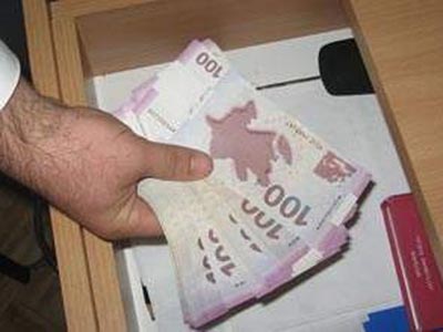 Hökumət iki siyasi partiyanın büdcədən aldığı pulu azaldır