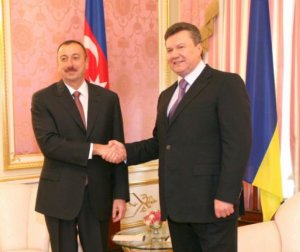 Azərbaycan və Ukrayna prezidentləri bir-birini təltif etdilər