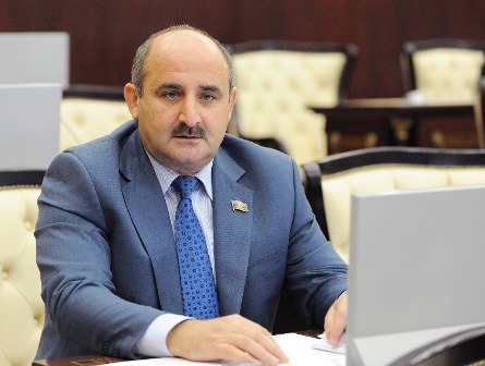Çingiz Qənizadə: “Qoy İlyas İsmayılova Konstitusiya Məhkəməsi cavab versin”
