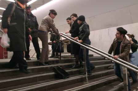 “28 may” metrostansiyasında “fövqəladə vəziyyət” - FOTOFAKT 
