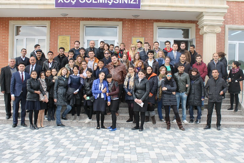 “Böyük İpək Yolu” əcnəbi gəncləri Şuşa qaçqınlarının şəhərciyinə aparıb