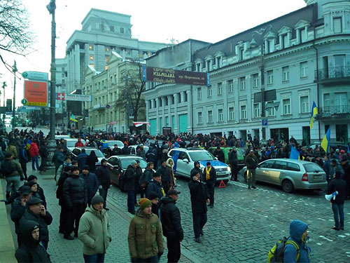 Kiyevdə Nazirlər Kabinetinin binası mühasirəyə alınıb